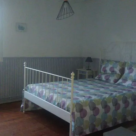 Maison Spacieuse Avec Cheminee A *