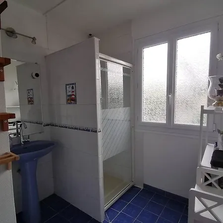 Maison Spacieuse Avec Cheminee A