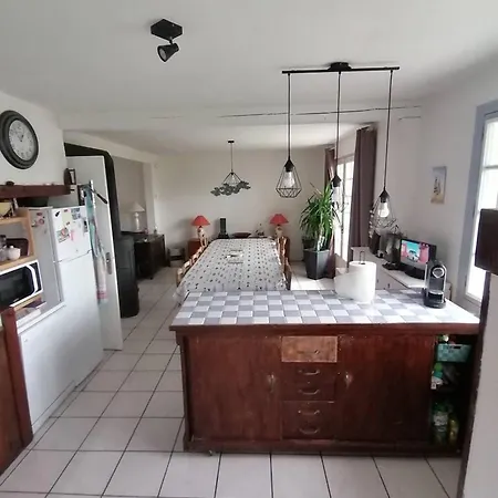 Hébergement de vacances Maison Spacieuse Avec Cheminee A Dives-sur-Mer